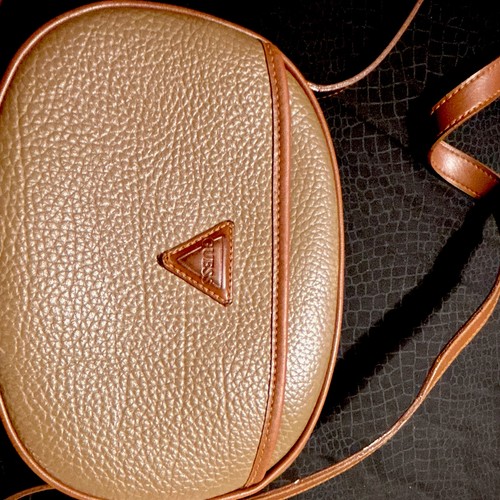 Guess pebbled tan brown - pebbled,