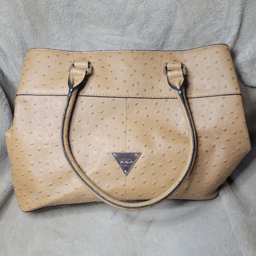Guess beige embossed - guess, logo